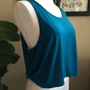 Onzie crop open back nwot